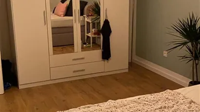 Et møbleret, lyst og roligt værelse på 20 m² er til rådighed