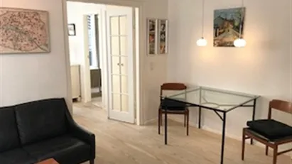 Furnished appartment on sidestreet to Kgs Nytorv, 1 minut from the Metro