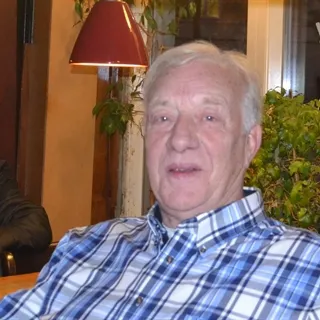 Jeg søger 80-100 m2 lejlighed til leje